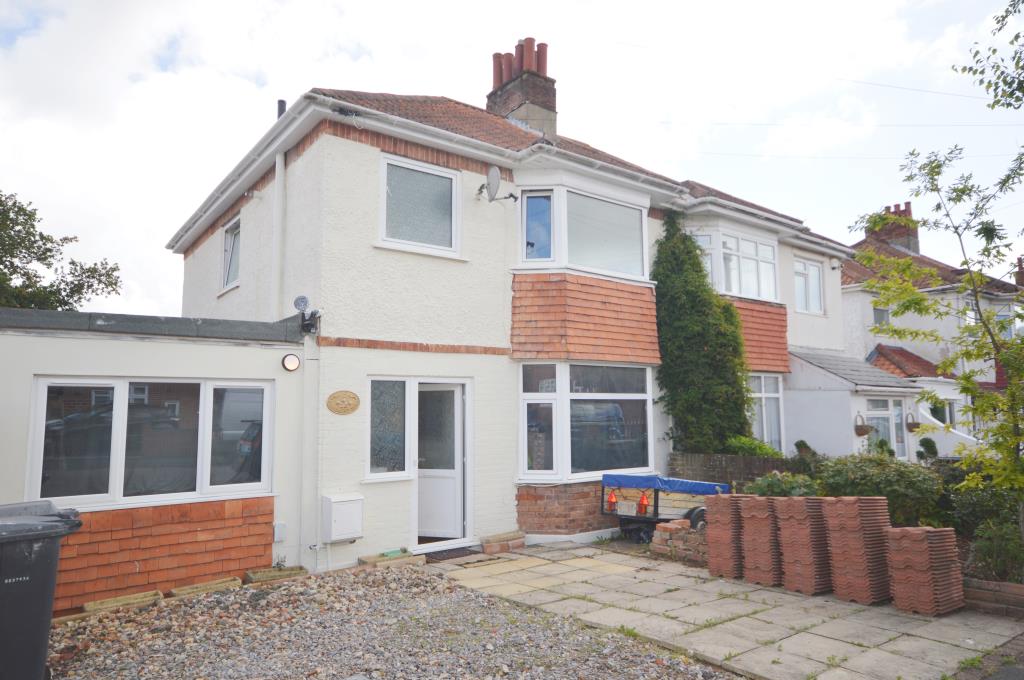 Lot: 47 - FREEHOLD HOUSE FOR IMPROVEMENT -